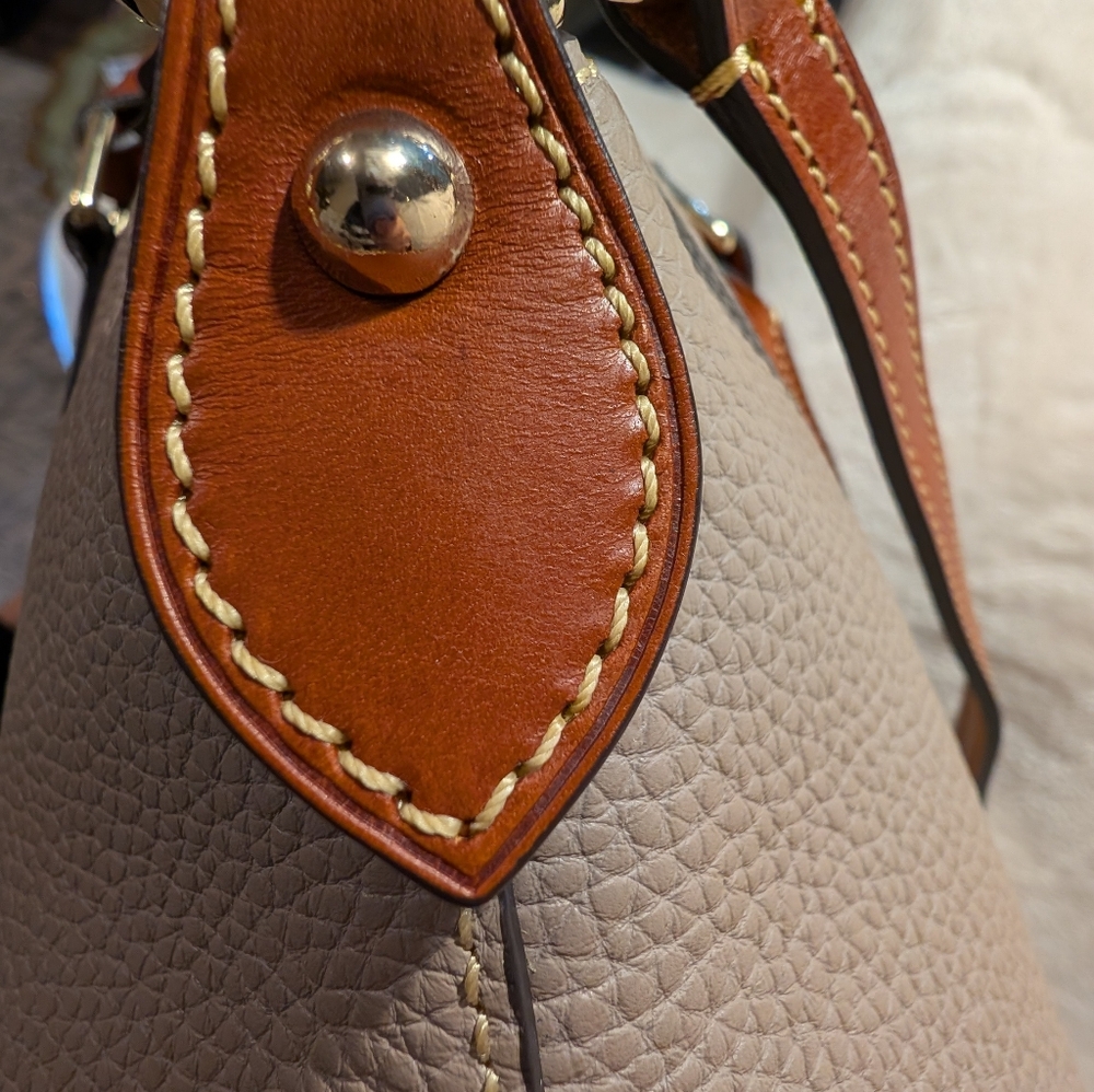 NWT DOONEY & BOURKE DOME SATCHEL DARCY BAG ELEPHANT TAUPE w/ TAN TRIM SOLD OUT - Picture 9 of 13